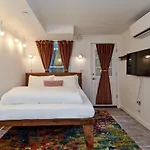 HighRoad Hotel&Hostel DC